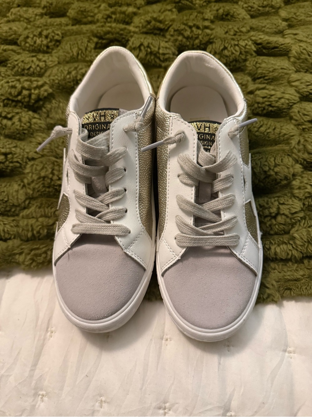 Vintage Havana White & Gold Low-Top Sneakers